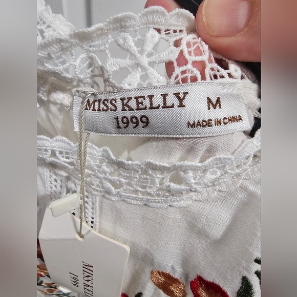 Floral embroidered mexican dress - Picture 5 of 6